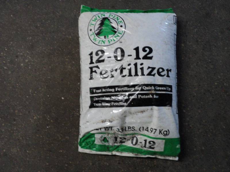twin pine 12-0-12 fertalizer, 33 lb...