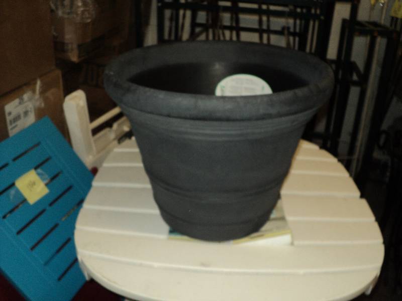 planter 16inx18in...