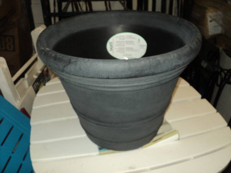 planter 16inx18in...