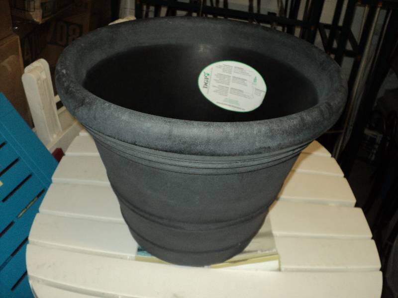 planter 16inx18in...