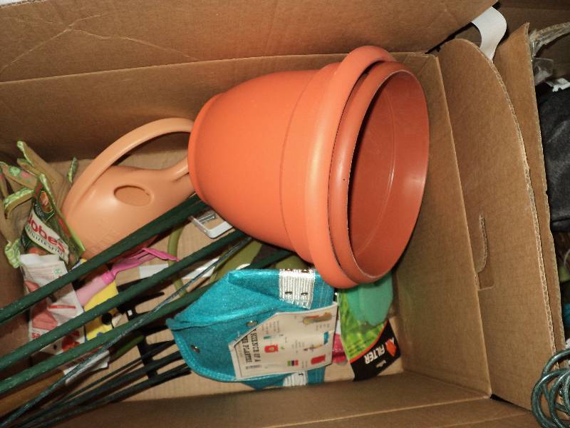 box lot of garden supplies, with ho...