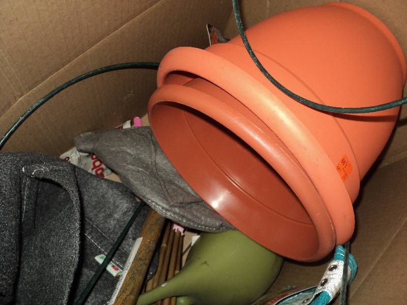 box lot of garden supplies, with ho...