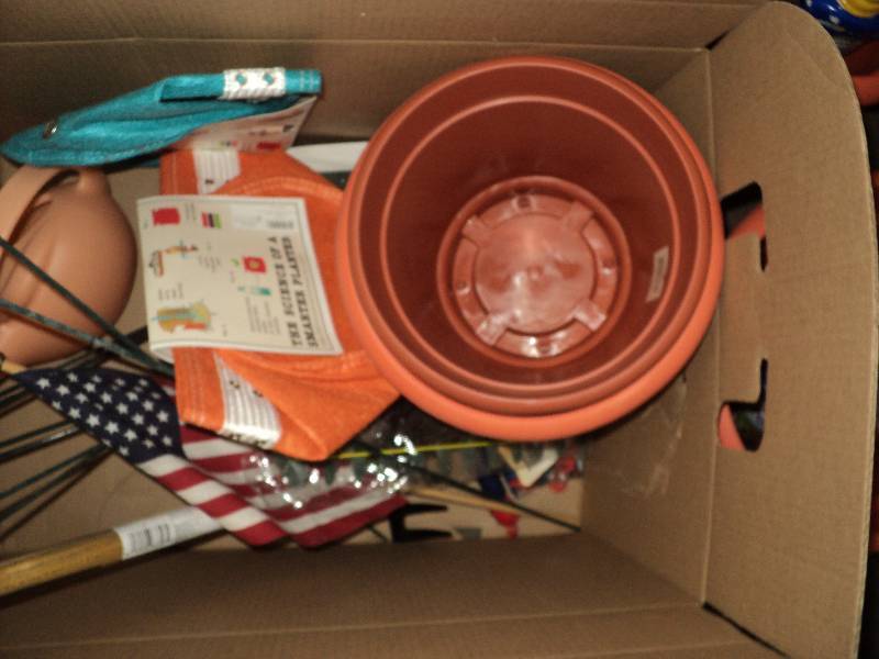 box lot of garden supplies, with ho...