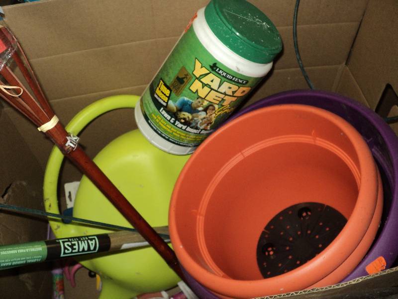 box lot of garden supplies, with ho...