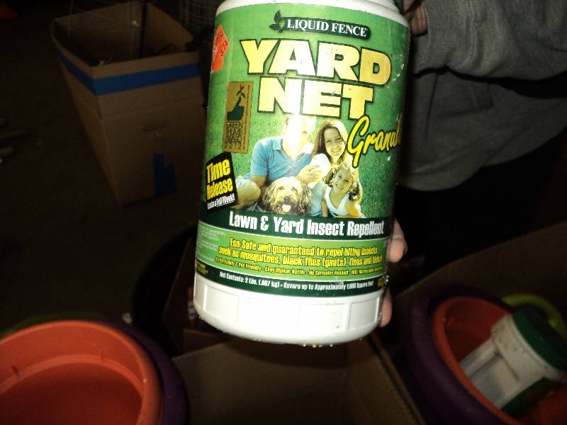 box lot of garden supplies, with ho...