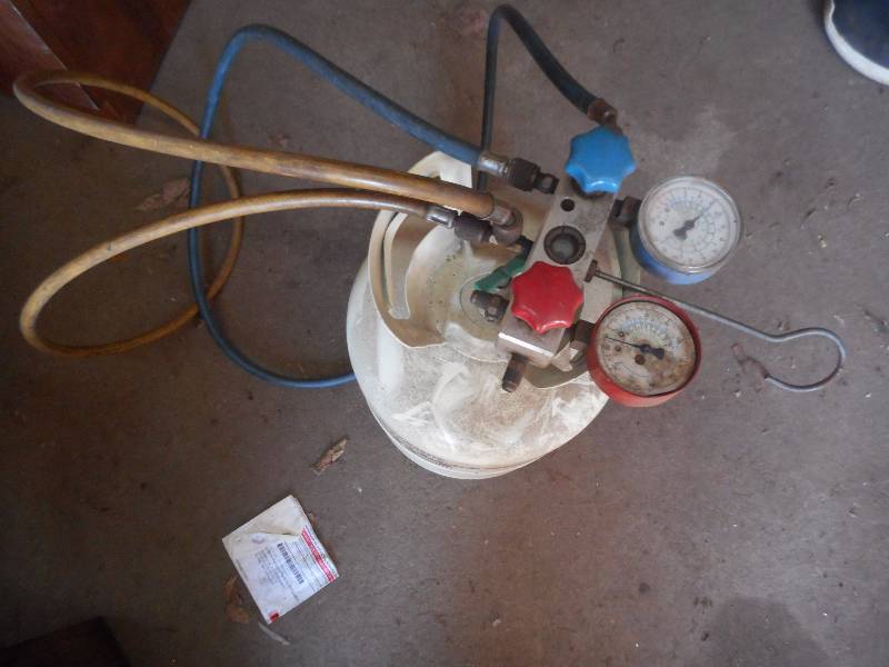 REFRIGERANT TANK AND HOSES