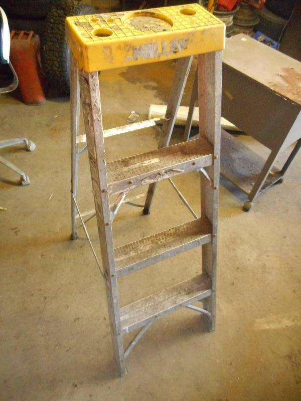 4 FOOT STEP LADDER