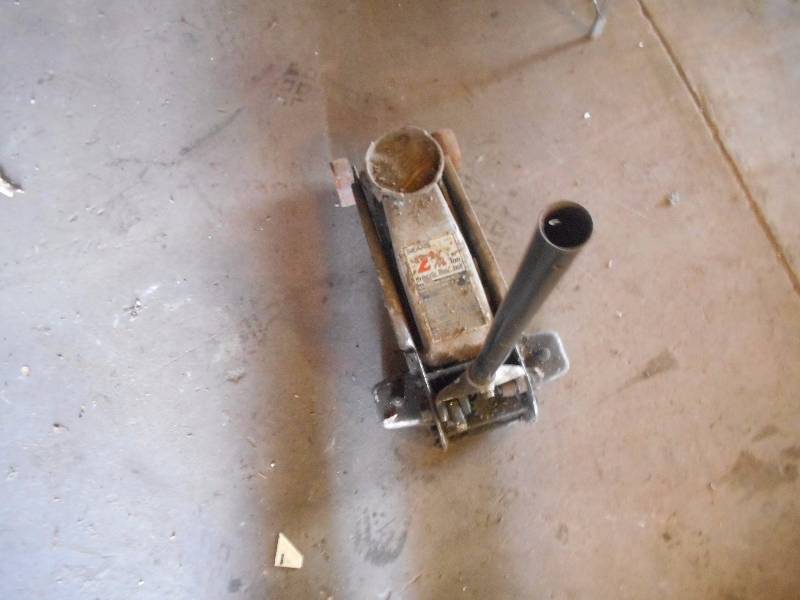 2 12 TON FLOOR JACK