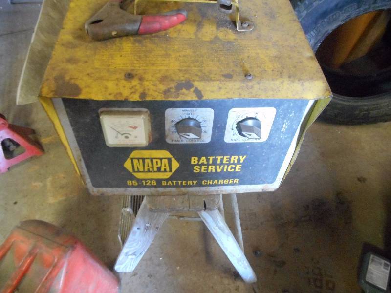 NAPA BATTERY CHARGER