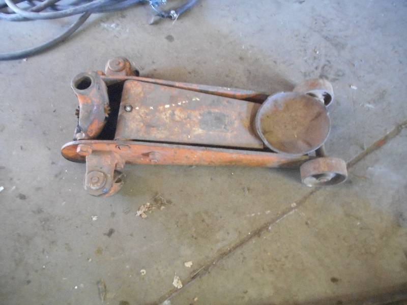 OLD FLOOR JACK