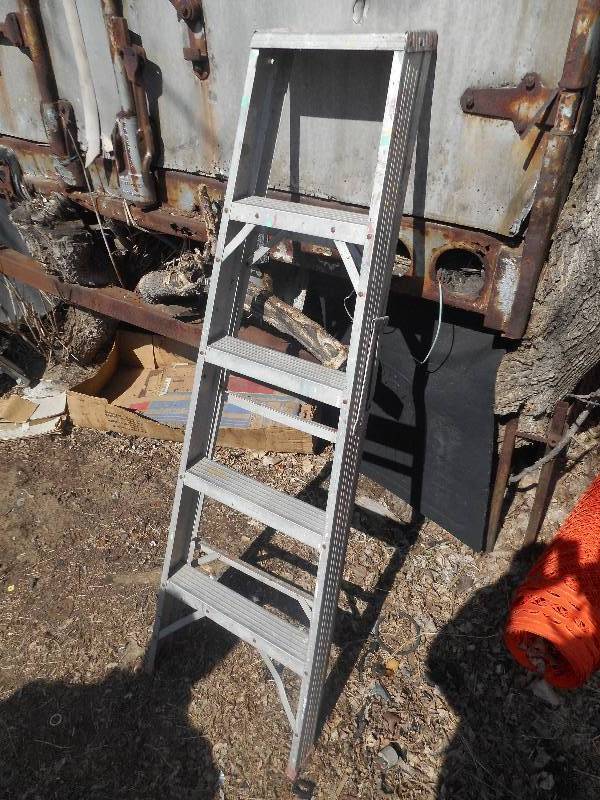 5 FOOT STEP LADDER