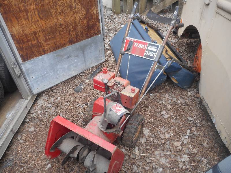 TORO SNOWBLOWER