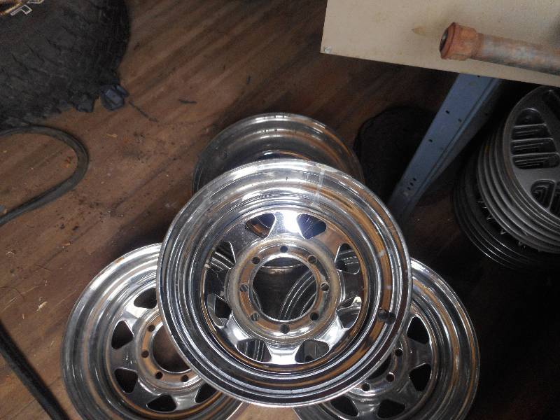 (4) 8 BOLT CHROME RIMS
