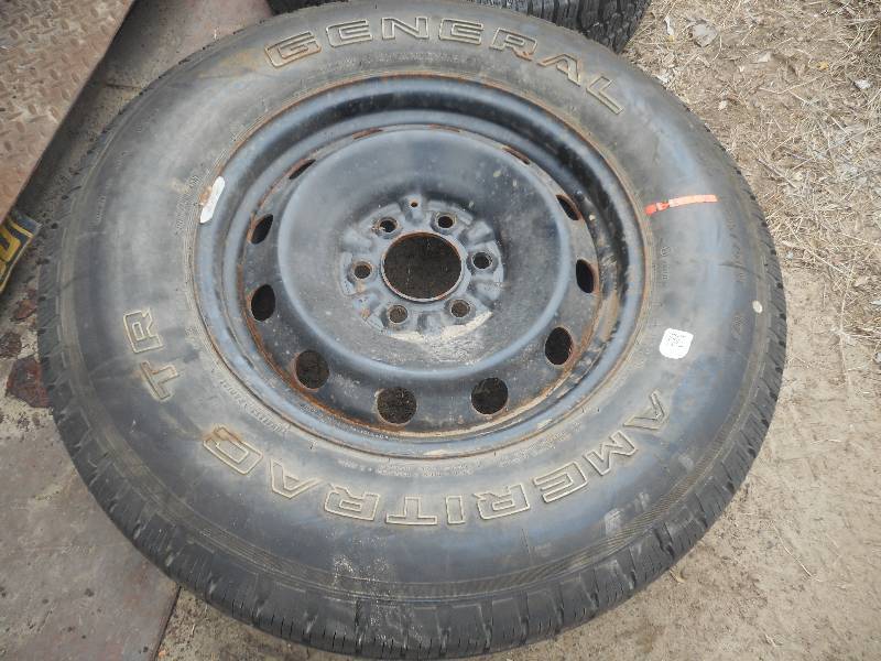 25570 R 17 TIRE & RIM