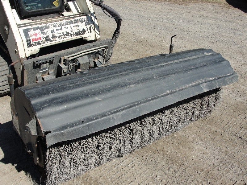 lot 5 image: 68 Bobcat Broom