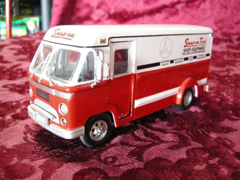 lot 13 image: Snap-On Divco Service Van