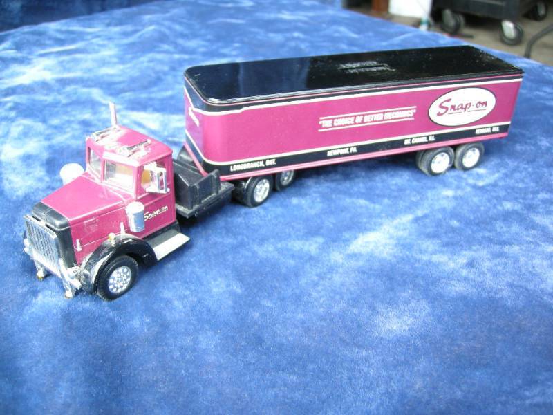 lot 14 image: Ertl Snap-On Bank
