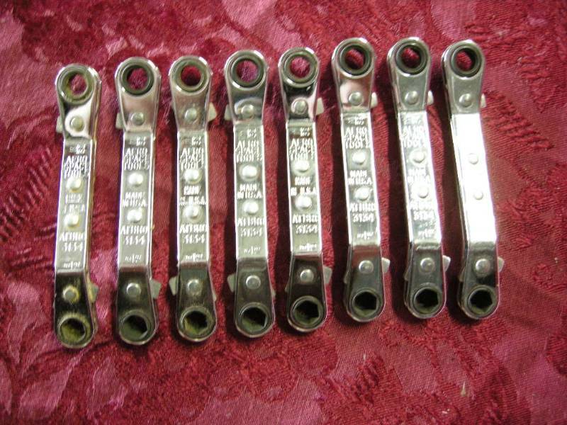 lot 24 image: AERO Space Tools Offset Ratchet Wrenches