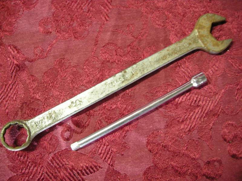 lot 25 image: 2 Random MAC Tools