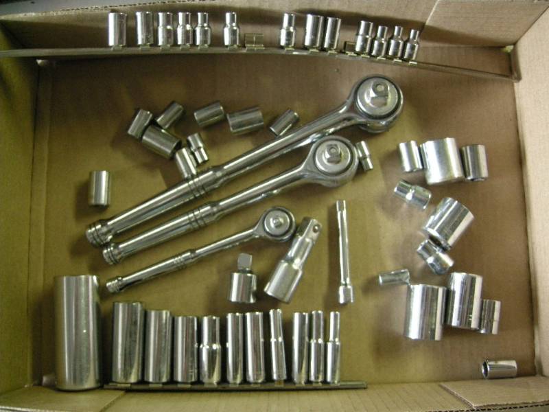 lot 30 image: Husky Sockets and Ratchets