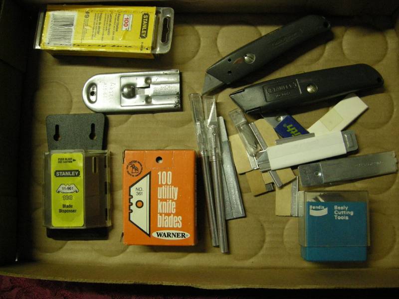 lot 55 image: Utility Knife Variety