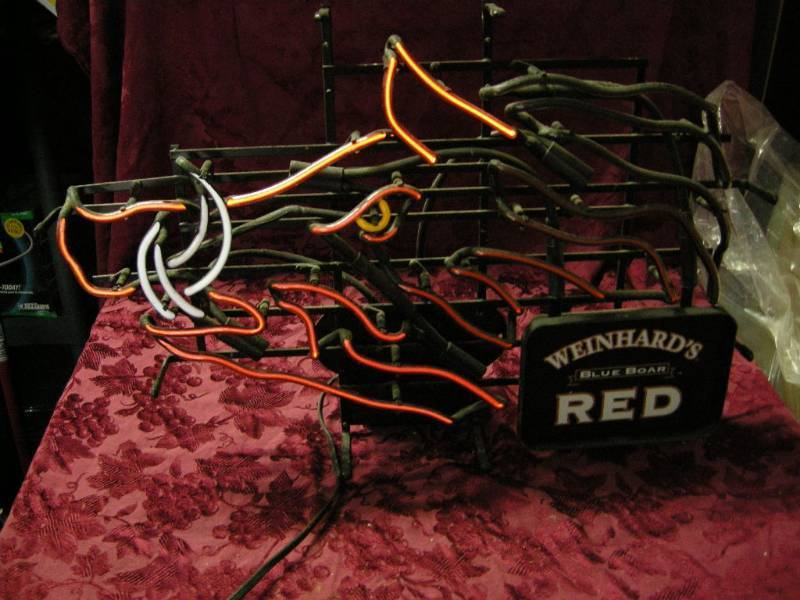 lot 64 image: Weinhards Red Neon Light