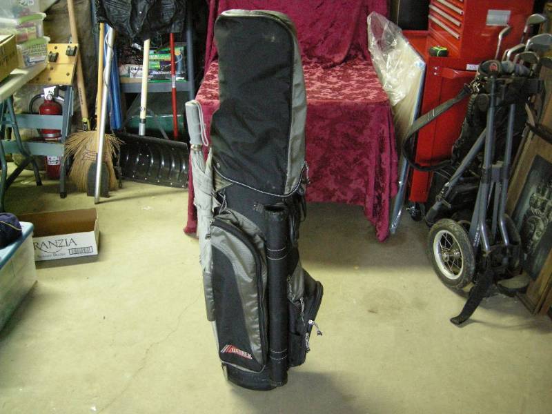 lot 70 image: Datrek Golf Bag