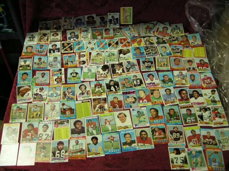 lot 76 image: Old Football Cards