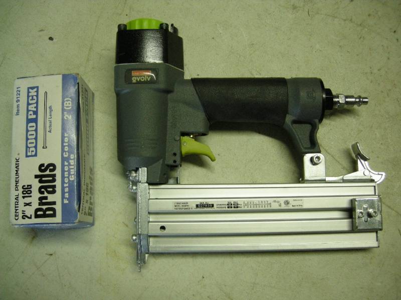 lot 114 image: Craftsman Brad Nailer