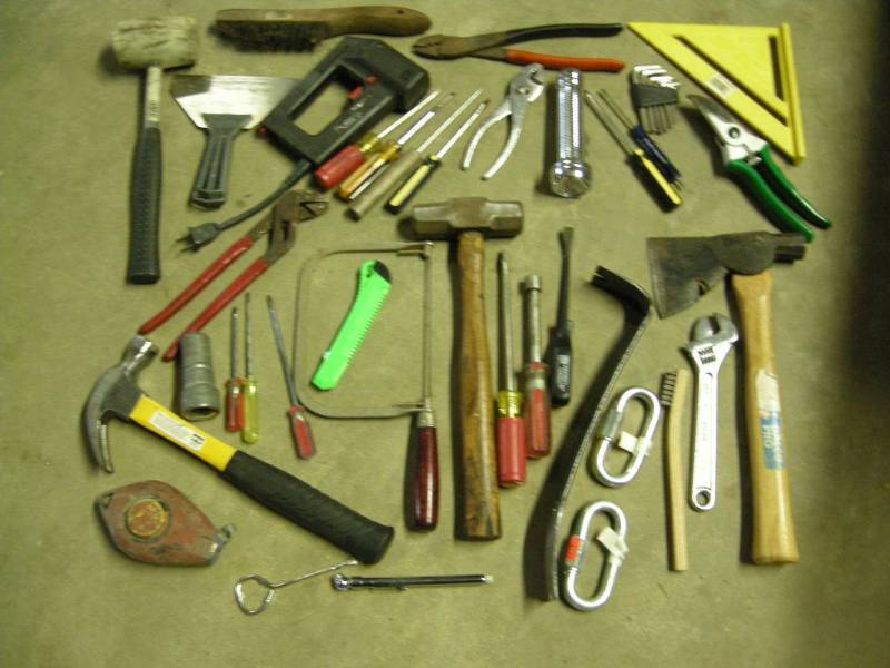 lot 127 image: Group of Tools