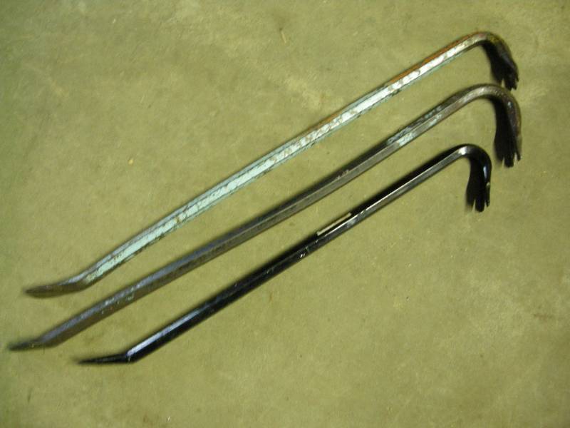 lot 128 image: Pry Bars