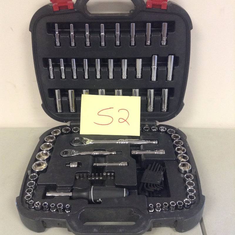 lot 52 image: Husky 100 PC Mechanis Tool set