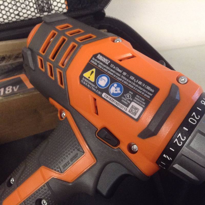 lot 70 image: RIDGID R860052 18-Volt Lithium-Ion 12 in. Cordless Compact Drill Kit