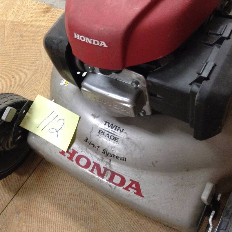 lot 112 image: Honda Lawn Mower. 21 In. 3 In 1 Variable Speed Self Propelled Gas used in working conditions