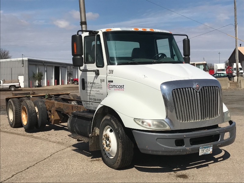 2004  International 8600 Cab & Chassis