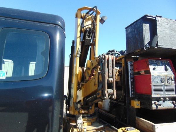 lot 1 image: 2006 M2 Freightliner Mechanics Truck With Sleeper