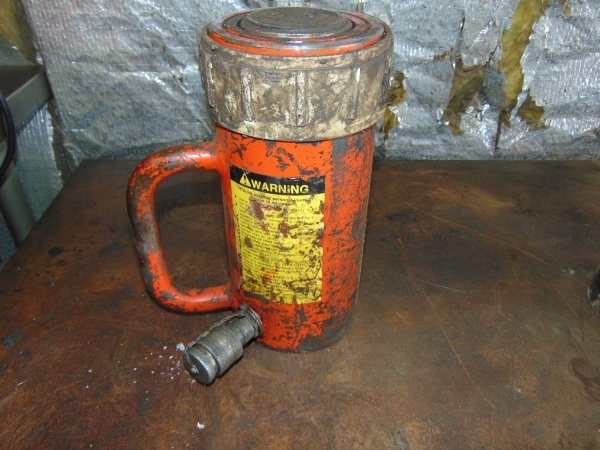 lot 9 image: OTC 55 Ton Hydraulic Ram