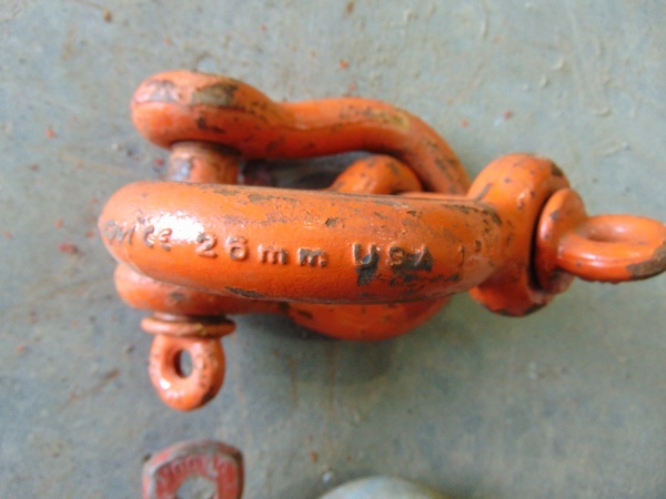 lot 14 image: (3) 26 MM Pin Shackles