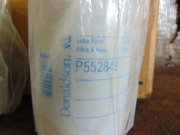 lot 21 image: (3) Donaldson Lube Filter