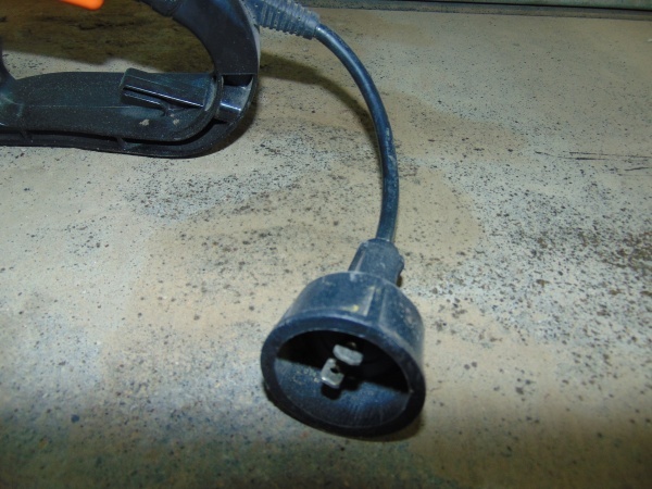 lot 28 image: 14 Remington Electric Chainsaw