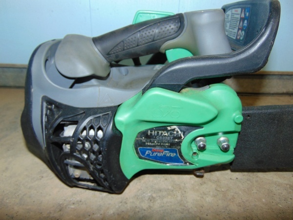 lot 30 image: 14 Hitachi Chainsaw