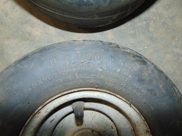 lot 32 image: (2) Lawnmower Idler Wheels