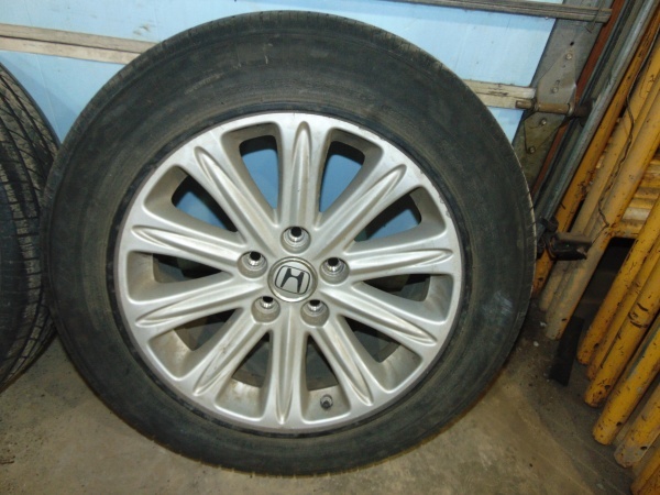 lot 37 image: (4) Tires and Rims Off A 2006 Honda Odessey