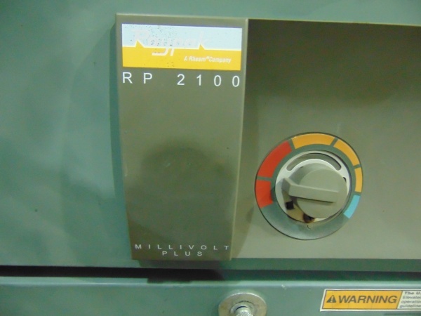 lot 38 image: Pool Heater