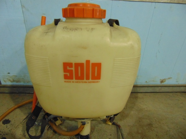 lot 49 image: Solo Backpack Sprayer