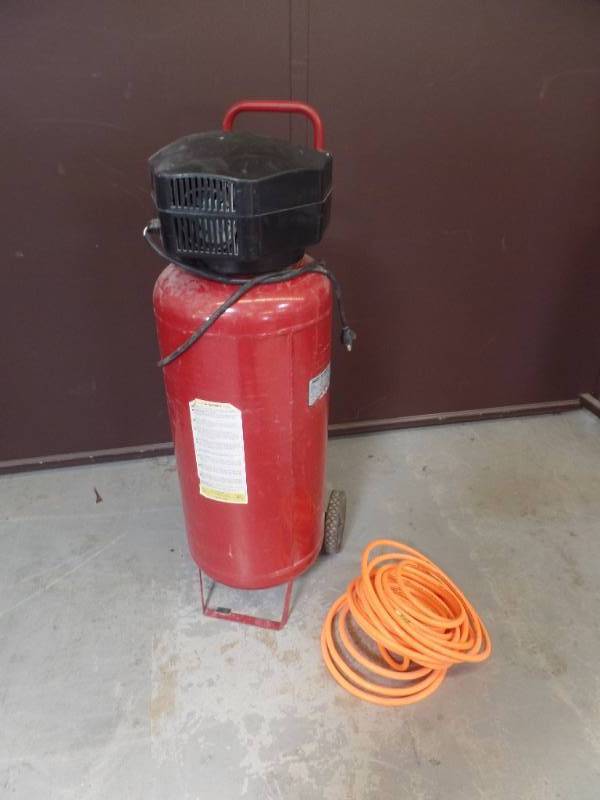 lot 513 image: Air Compressor and Hoses