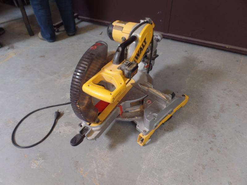 lot 514 image: Portable DeWalt Miter Saw