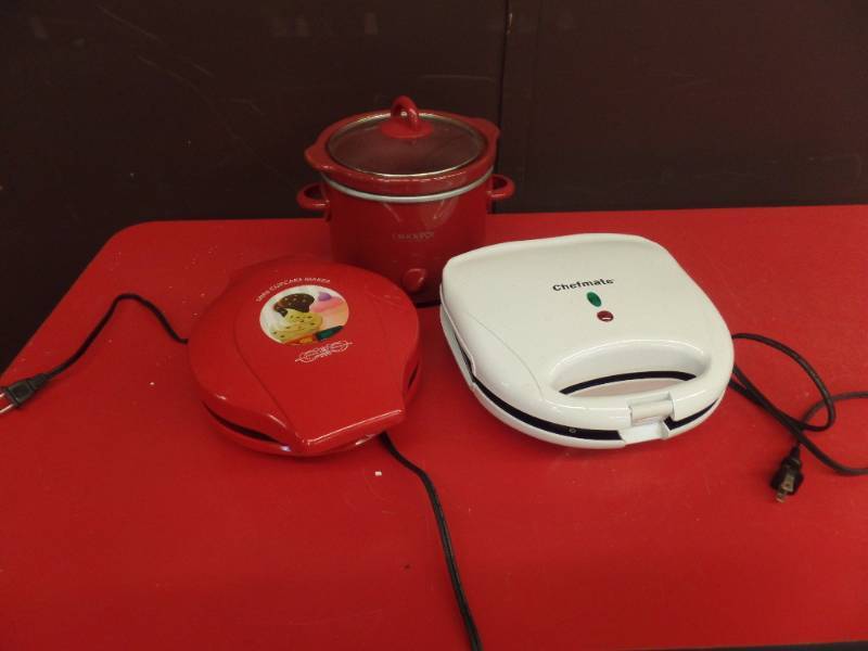 lot 529 image: Small Appliances
