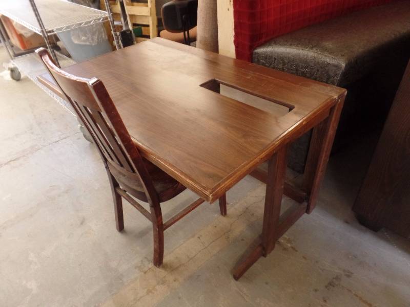 lot 532 image: Portable Work Station