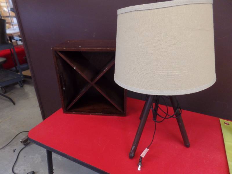 lot 535 image: Home Decor